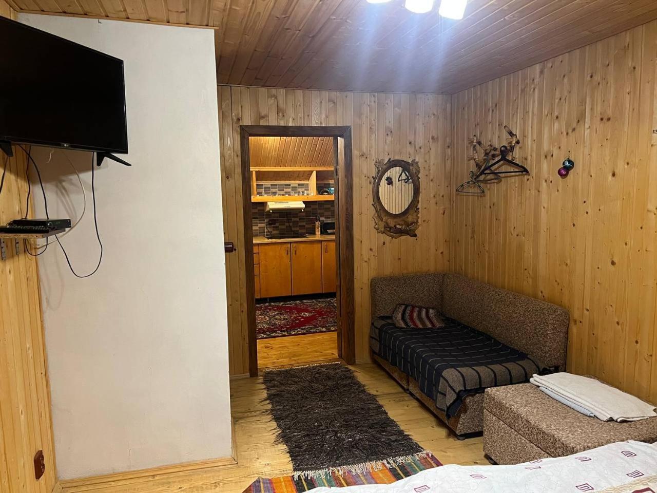 Farmstead Lisova Hostel Mizhhirya  Bagian luar foto