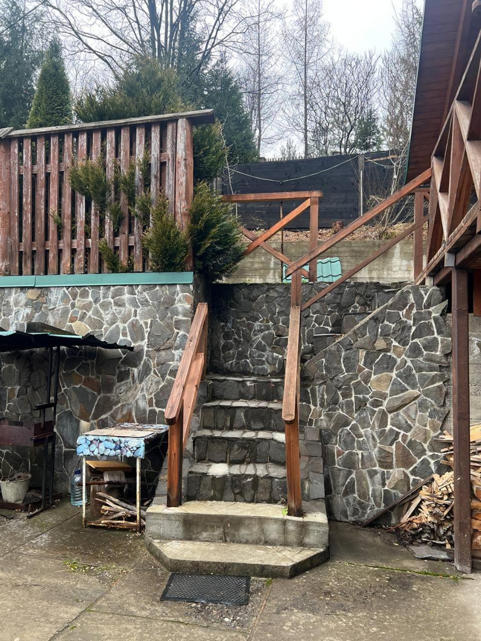 Farmstead Lisova Hostel Mizhhirya  Bagian luar foto